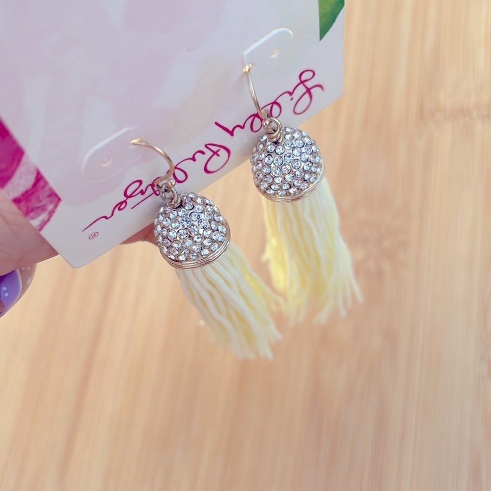 Brand New Lilly Pulitzer Resort White Tassel Earrings Gold Tone Rhinestone Drop - Picture 7 of 12